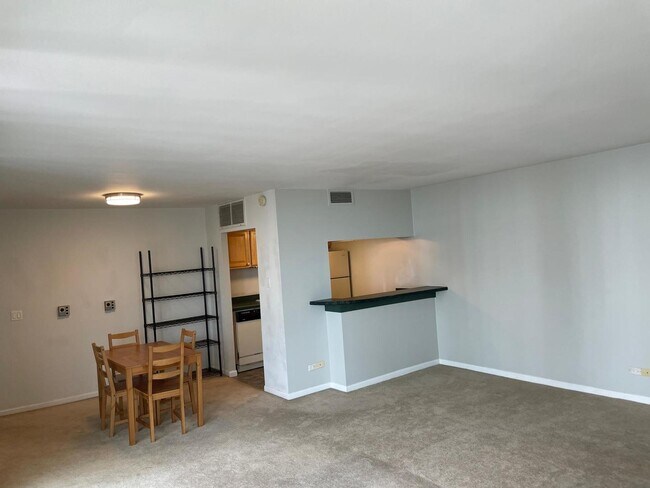 Foto del edificio - 6150 N Kenmore Ave