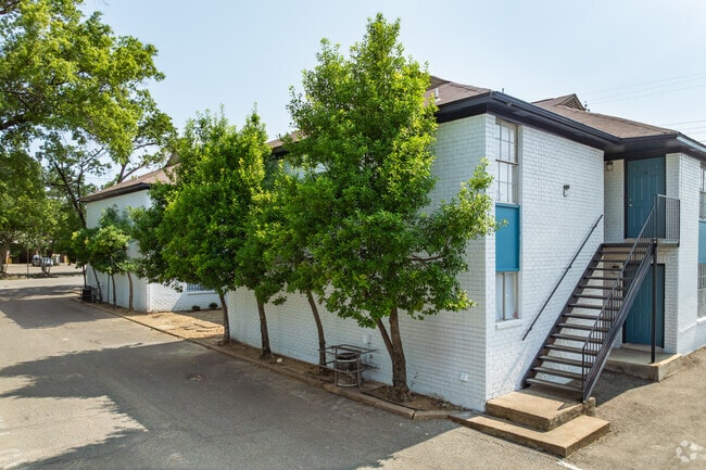 Building Photo - University Crossings