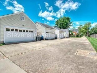 Foto del edificio - **NEW PRICE 3/2.5 APPLE TREE TOWNHOUSE**