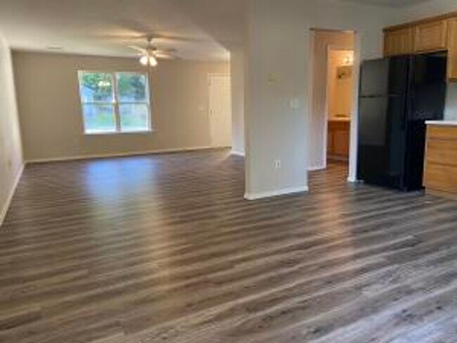 Building Photo - Single-Family Home in Merriam Woods