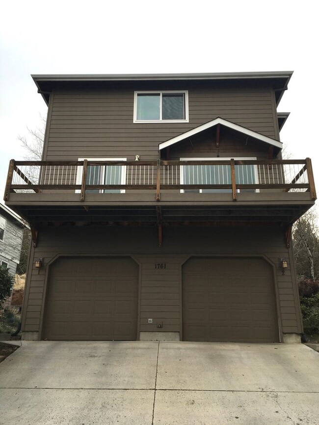 Building Photo - 1761 NE Lotus Dr