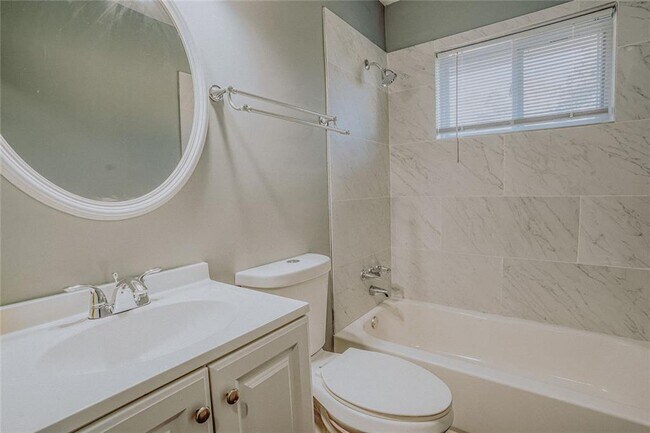 Foto del edificio - 2877 Whispering Hills Dr