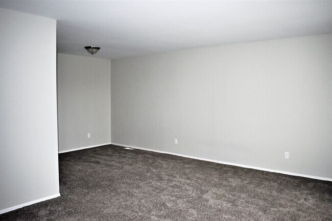 Building Photo - Beautiful 4 Bed Ranch