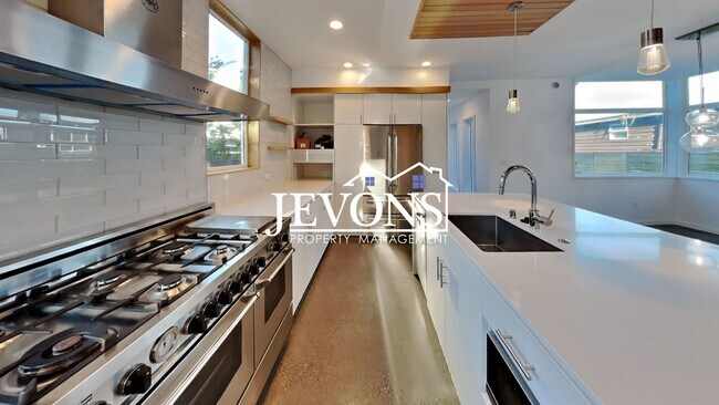 Foto del edificio - Luxury single-family home with inclusive w...