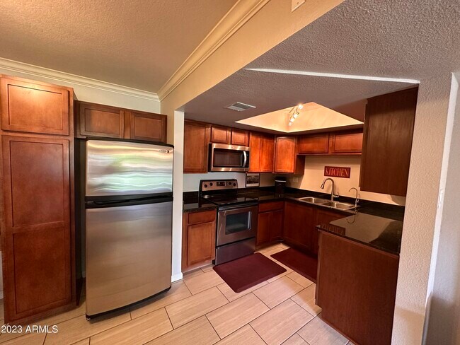Building Photo - 8250 Arabian Trail