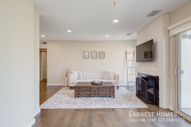 Foto del edificio - 141 S Clark Dr