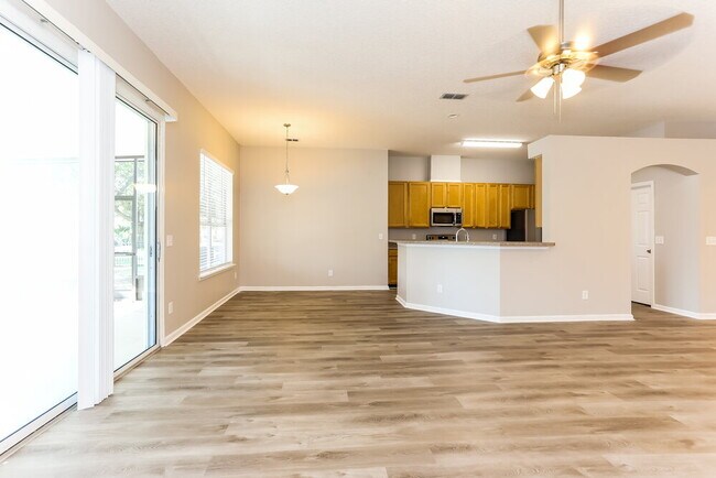 Foto del edificio - 261 N Lake Cunningham Ave