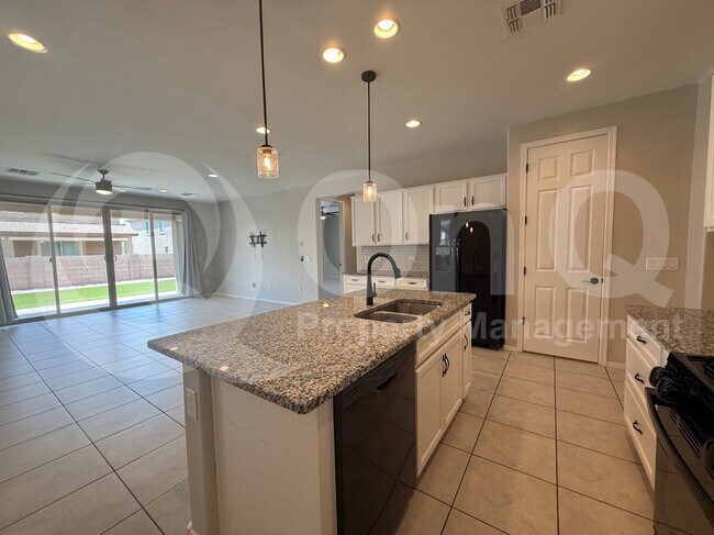 Building Photo - 6580 E Via Arroyo Azul