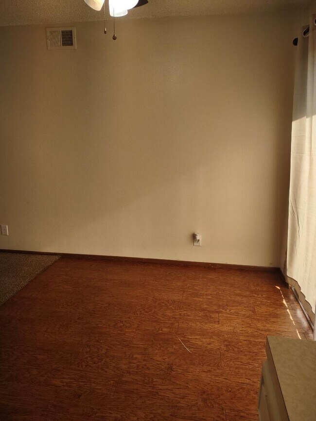 Building Photo - 4715 SE Adams Blvd