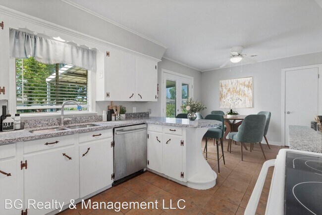 Building Photo - 3 br, 1.5 bath House - 1003 Garden Drive