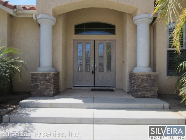 Building Photo - 1617 Tropea Ave