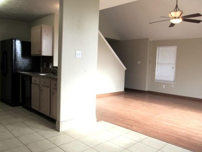 Foto del edificio - 6630 Rusty Ridge Ln