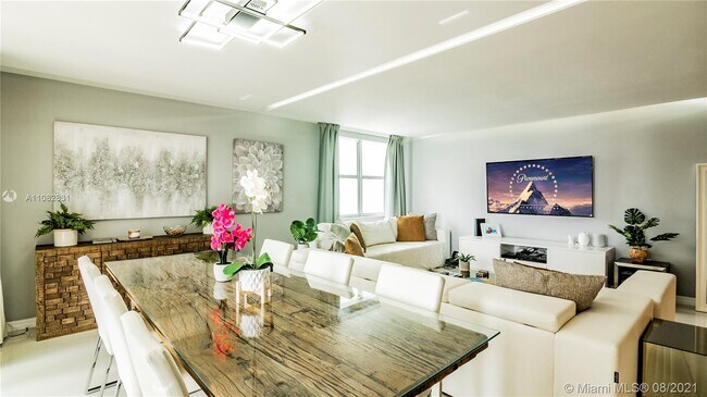 Foto del edificio - 5750 Collins Ave