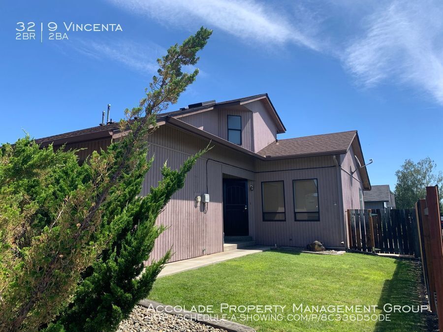 Building Photo - 3219 Vincenta Dr