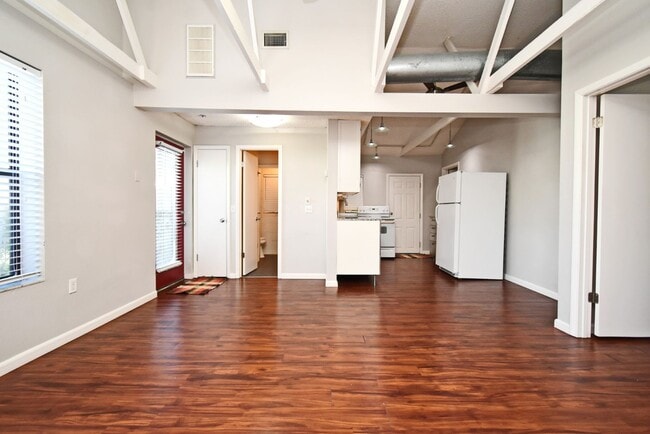 Photo - 2 Bedroom, 1 Bath -  Colonial Town House