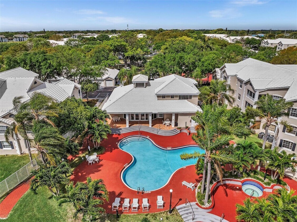 Foto principal - 2820 N Oakland Forest Dr
