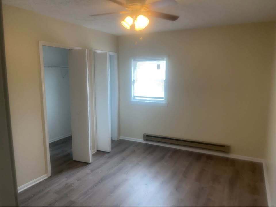 Foto del edificio - 18 W Main St