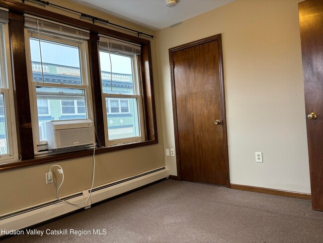 Building Photo - 261 Fair St