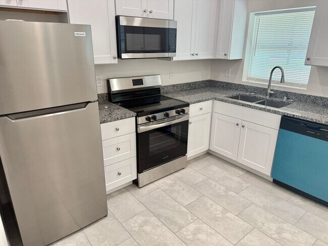 Foto del edificio - Brand New Home located in the heart of Tampa!