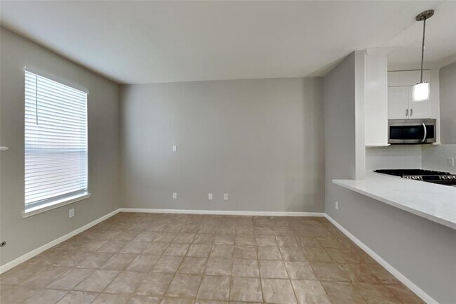 Foto del edificio - 3631 Royal Royce Dr