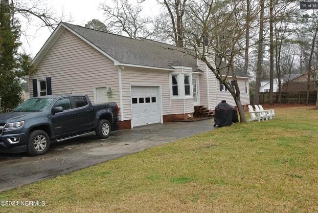 Building Photo - 3044 Red Fox Rd
