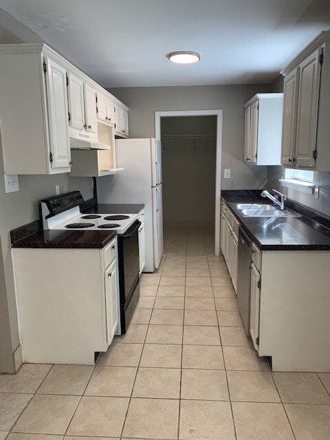 Building Photo - Single Family Home
