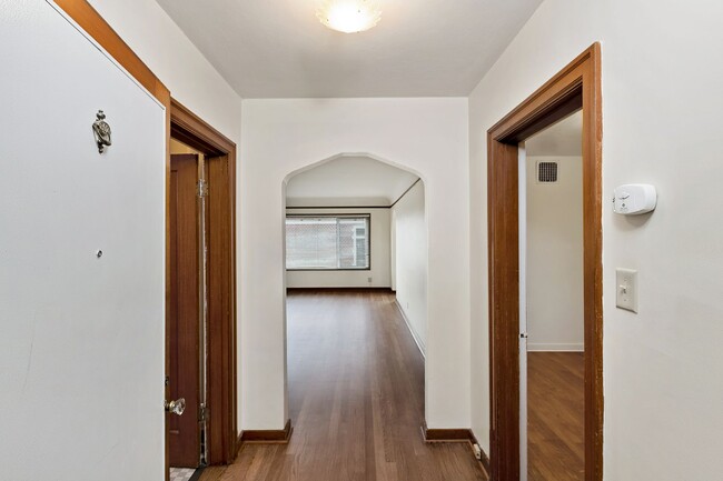 Foto del edificio - HC Hillcrest Apartments
