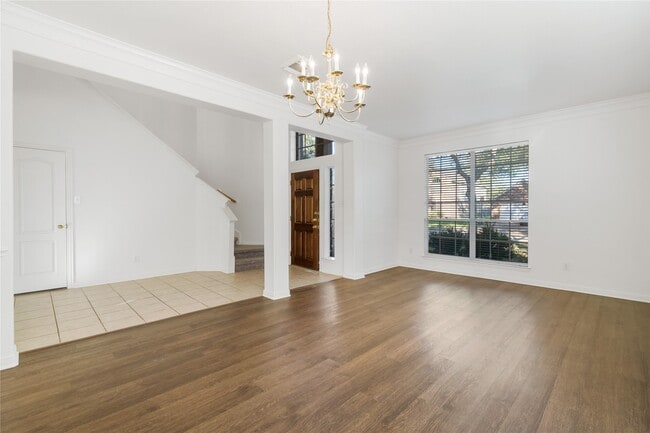 Building Photo - 3326 Lakeway Ln