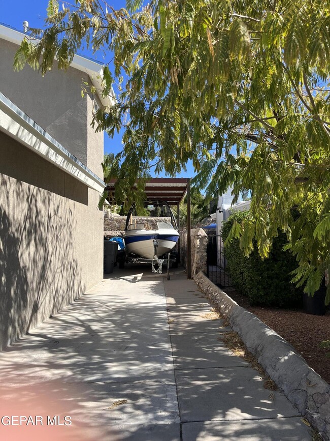 Building Photo - 7548 Plaza Taurina Dr