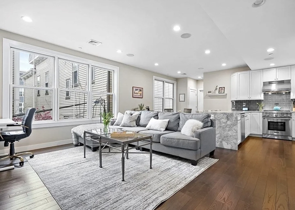 Foto principal - 309 E St