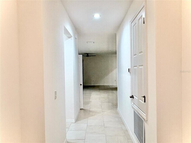 Foto del edificio - 1568 Sky Lks Dr