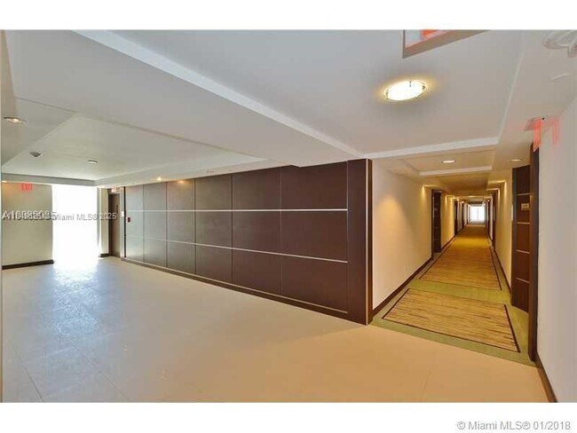 Foto del edificio - 5701 Collins Ave