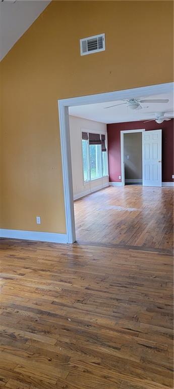 Foto del edificio - 9605 Saugus Ln