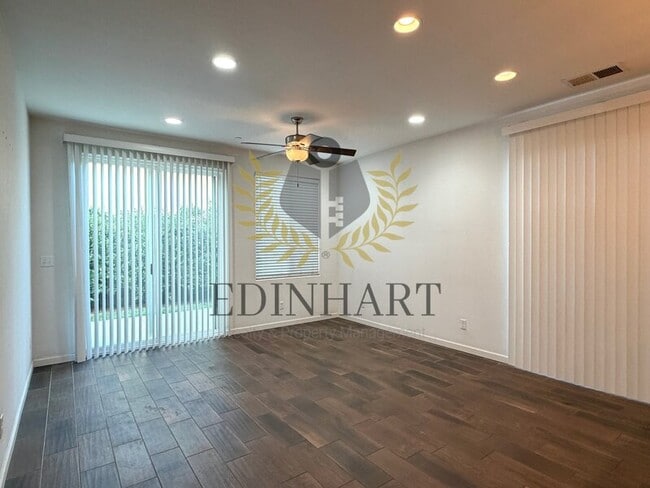 Building Photo - 3238 Lahar Ln