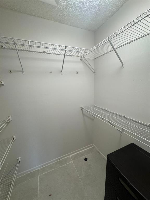 Building Photo - 6031 Shakerwood Cir