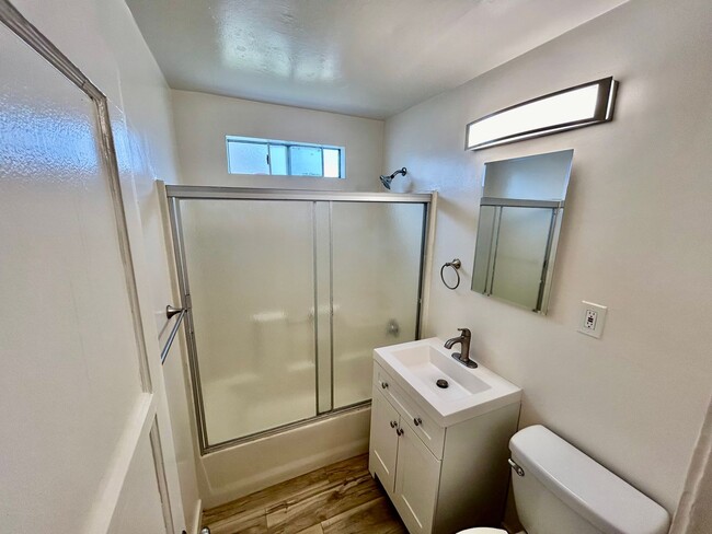 Building Photo - Charming and Bright 2 bed 1 bath in Point ...