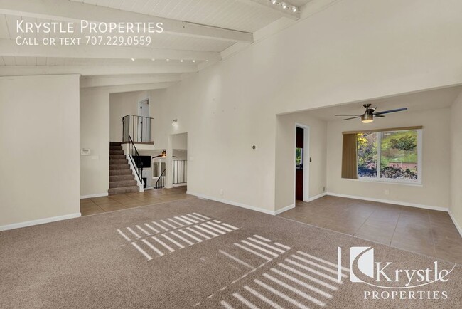 Building Photo - 1/2 off 1st month rent move-in special. Be...