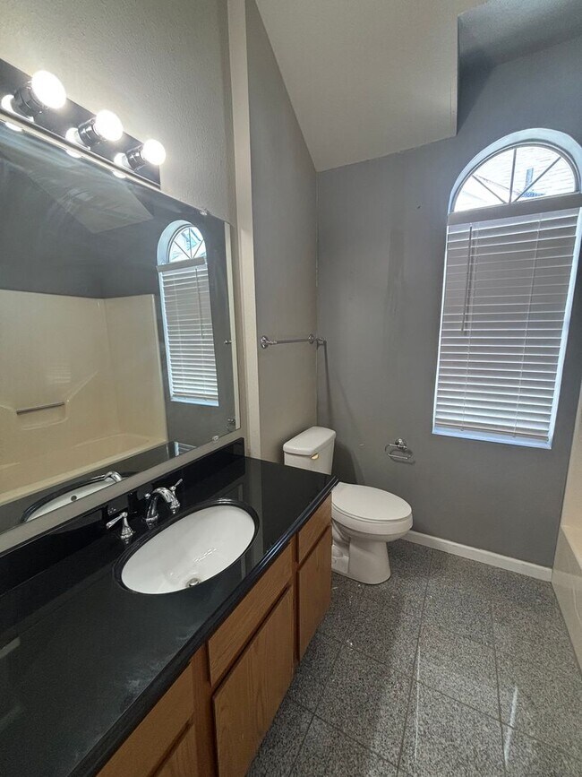 Building Photo - 303 Settlers Park Dr