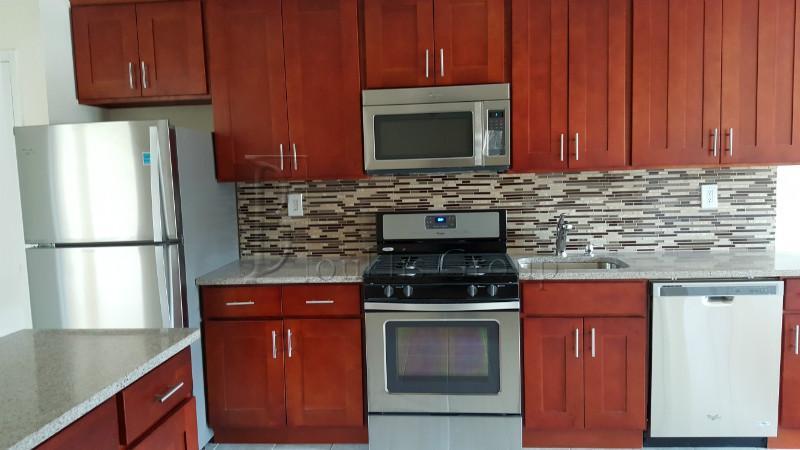 Foto principal - 275 Balcom Ave