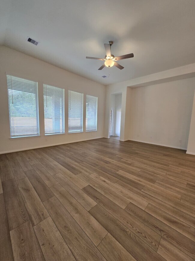 Foto del edificio - 1420 Florecer Ln