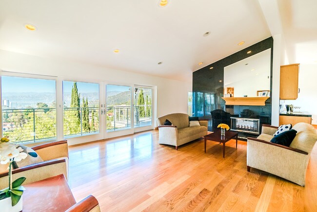 Building Photo - 3355 Tareco Dr