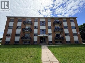 Building Photo - 443 Hazel St