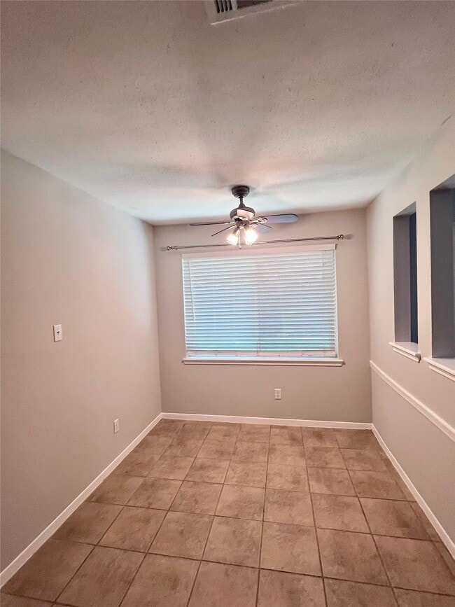 Building Photo - 9 N Deerfoot Cir