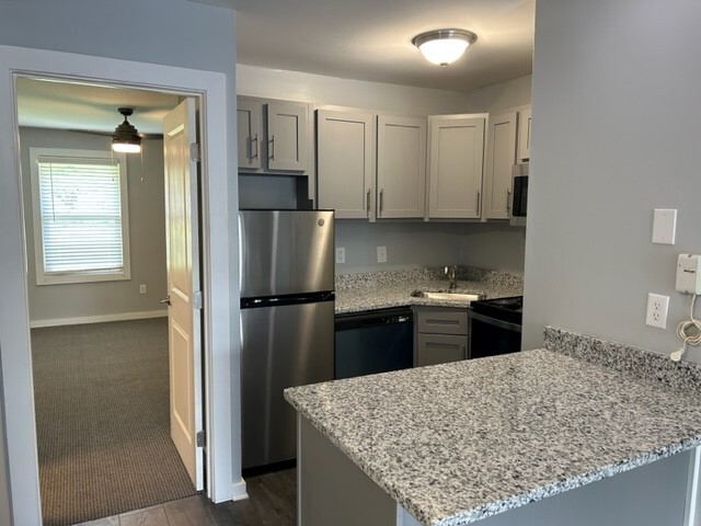 1 bed/1 bath kitchen - Gateway Apartments