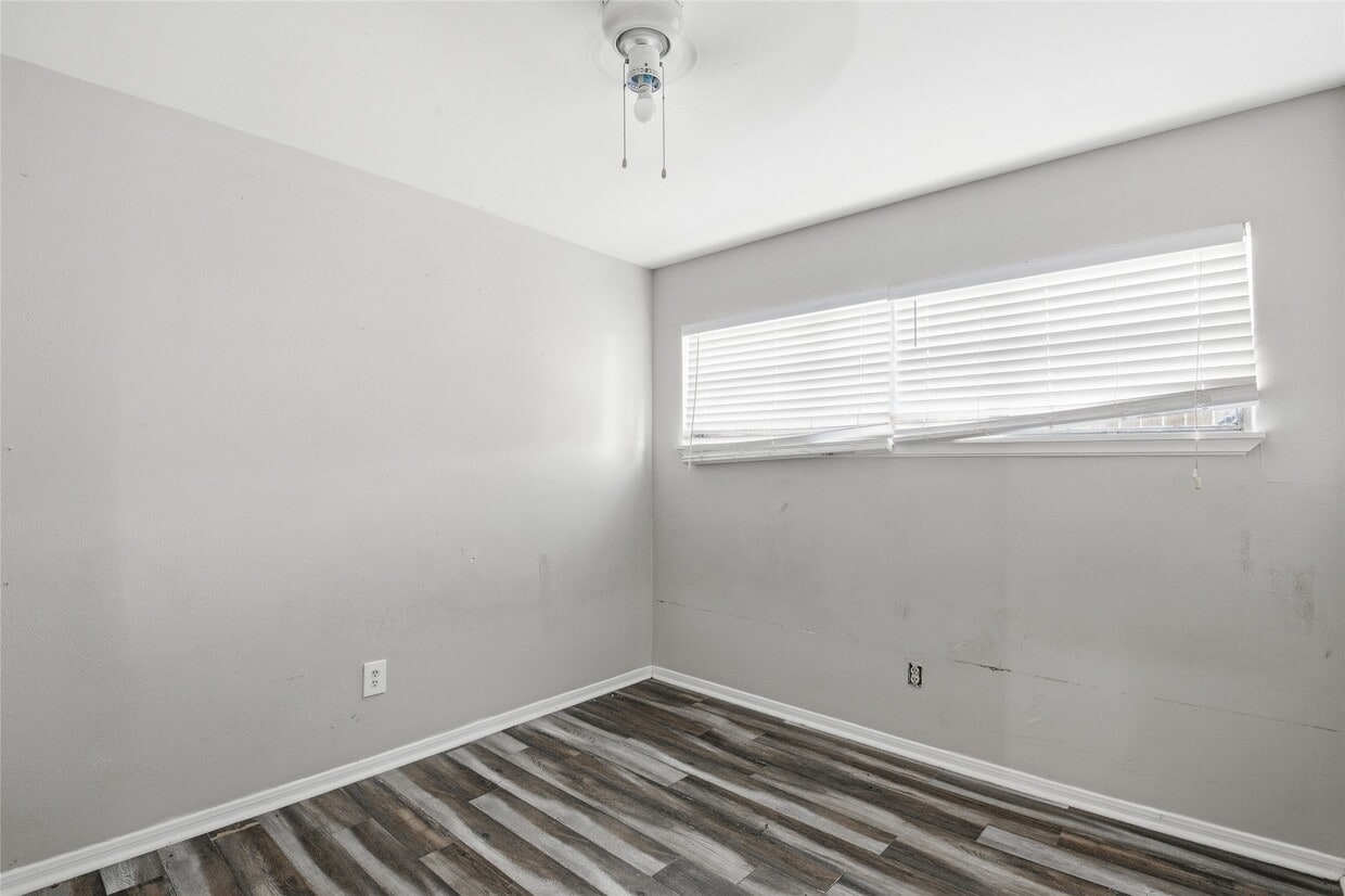 Building Photo - 5010 Ennis St