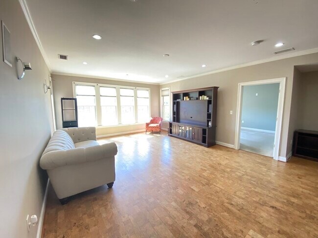 Living Room - 106 Washington St