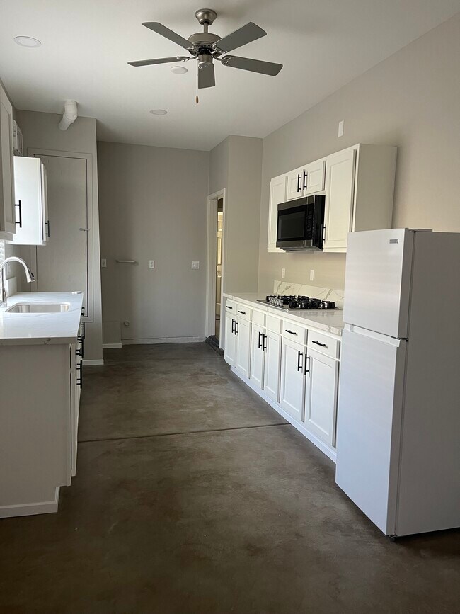 Building Photo - 39150 Chandler Dr