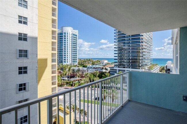 Foto del edificio - 5838 Collins Ave