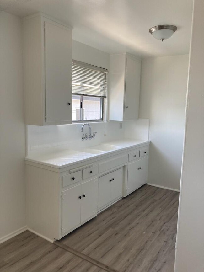 Building Photo - 475 S Los Robles Ave