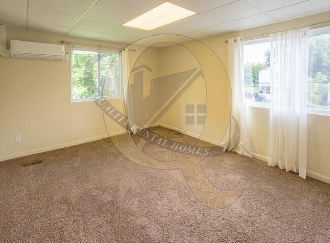 Foto del edificio - 2145 E McLean Ave